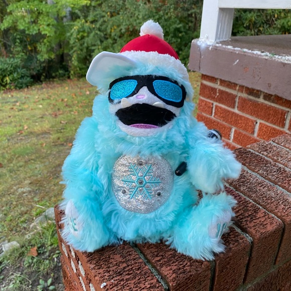 Dan Dee International Officially Licensed Light-up Yeti I Sing "Ice Ice Baby" - Picture 4 of 17